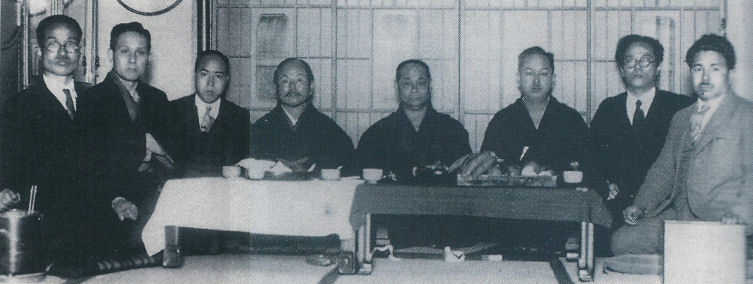 I principali artefici della diffusione di Karate e Kobudo prima della Seconda Guerra Mondiale: Toyama Kanken (shudokan), Ohtsuka Hironori (wado ryu), Funakoshi Gichin (shotokan), Motobu Choki (karate-jutsu), Mabuni Kenwa (shito ryu), Nakasone Genwa (autore), Taira Shinken (kobudo). 